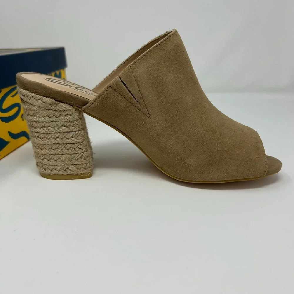 Sbicca Vintage Collection Helena Women 9 Sandal Natural Suede Block Heel Slip On
